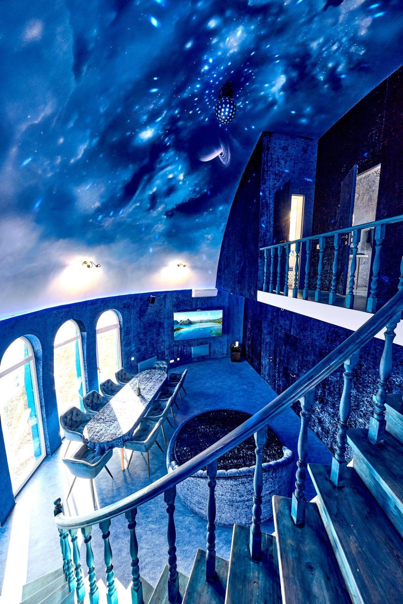 Country house Domeparty: Exclusive Dome House For Events Petropavlovskaya Borshchagovka